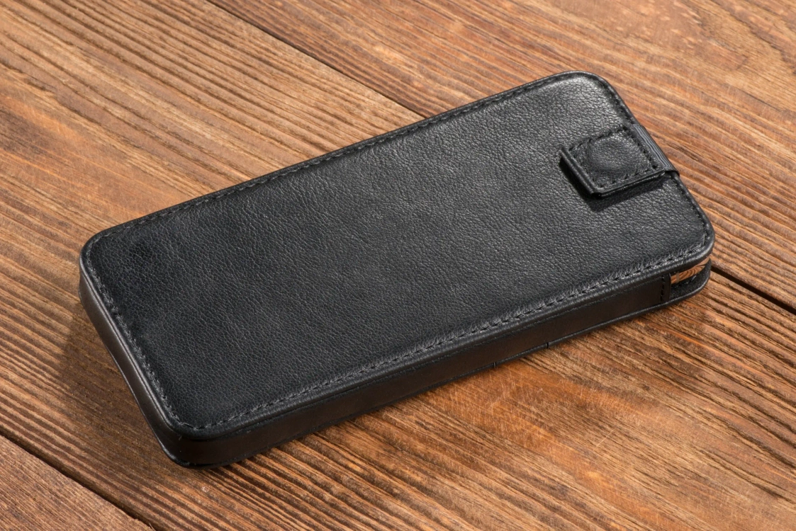 moVear pocketCase C+ Slide in leather Bag Pouch for Apple iPhone 16/15/14/13, 12/11 Pro, Xs/X | Nappa leather (Black)
