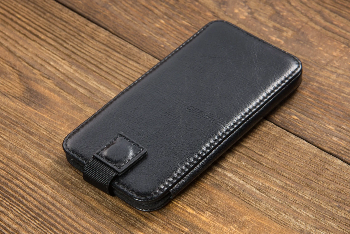 moVear pocketCase C+ Slide in leather Bag Pouch for Apple iPhone 16/15/14/13, 12/11 Pro, Xs/X | Vintage leather (Black)