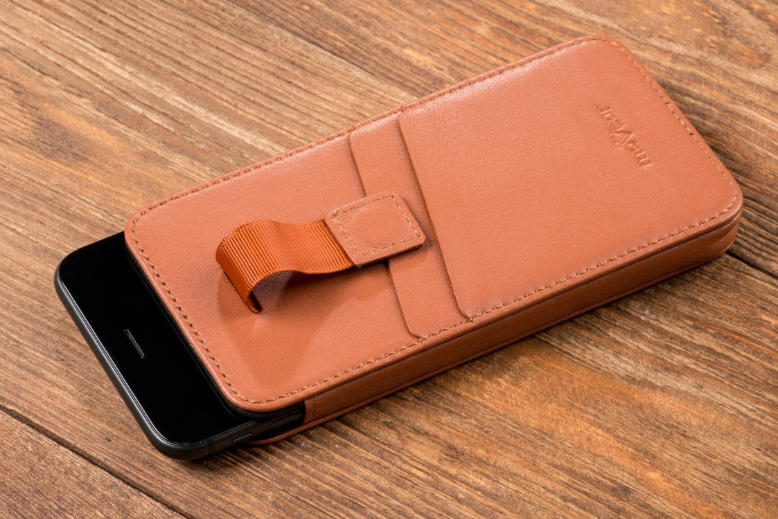 moVear pocketCase C+ Slide in leather Bag Pouch for Apple iPhone Air / 11 Pro MAX / Xs MAX / 11 / XR / 8/7/6 Plus | Nappa leather (Light Brown)