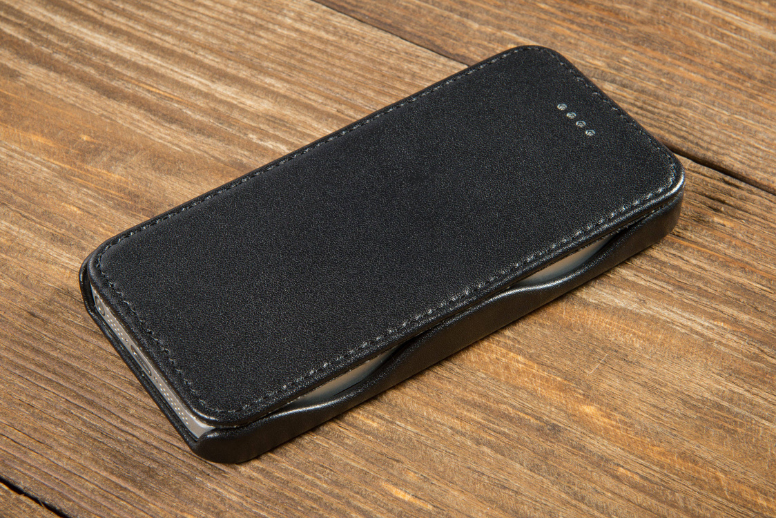 moVear flipSide C+ Leather Case for Apple iPhone SE / 5s / 5 | Smooth, Black