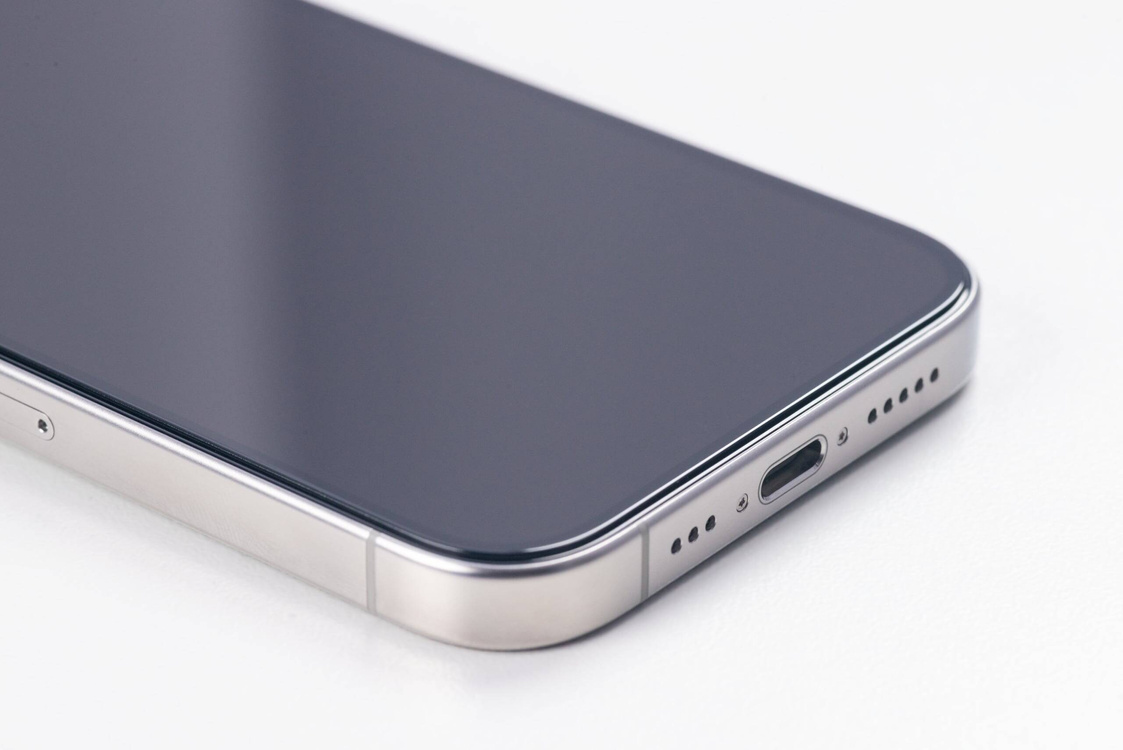moVear mBOX GLASS mSHIELD 3D PRO für Apple iPhone 15 Pro (6.1") (einfache Installation)