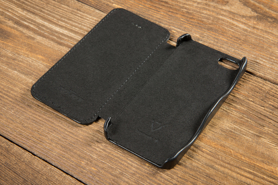 moVear flipSide C+ Leather Case for Apple iPhone SE / 5s / 5 | Smooth, Black